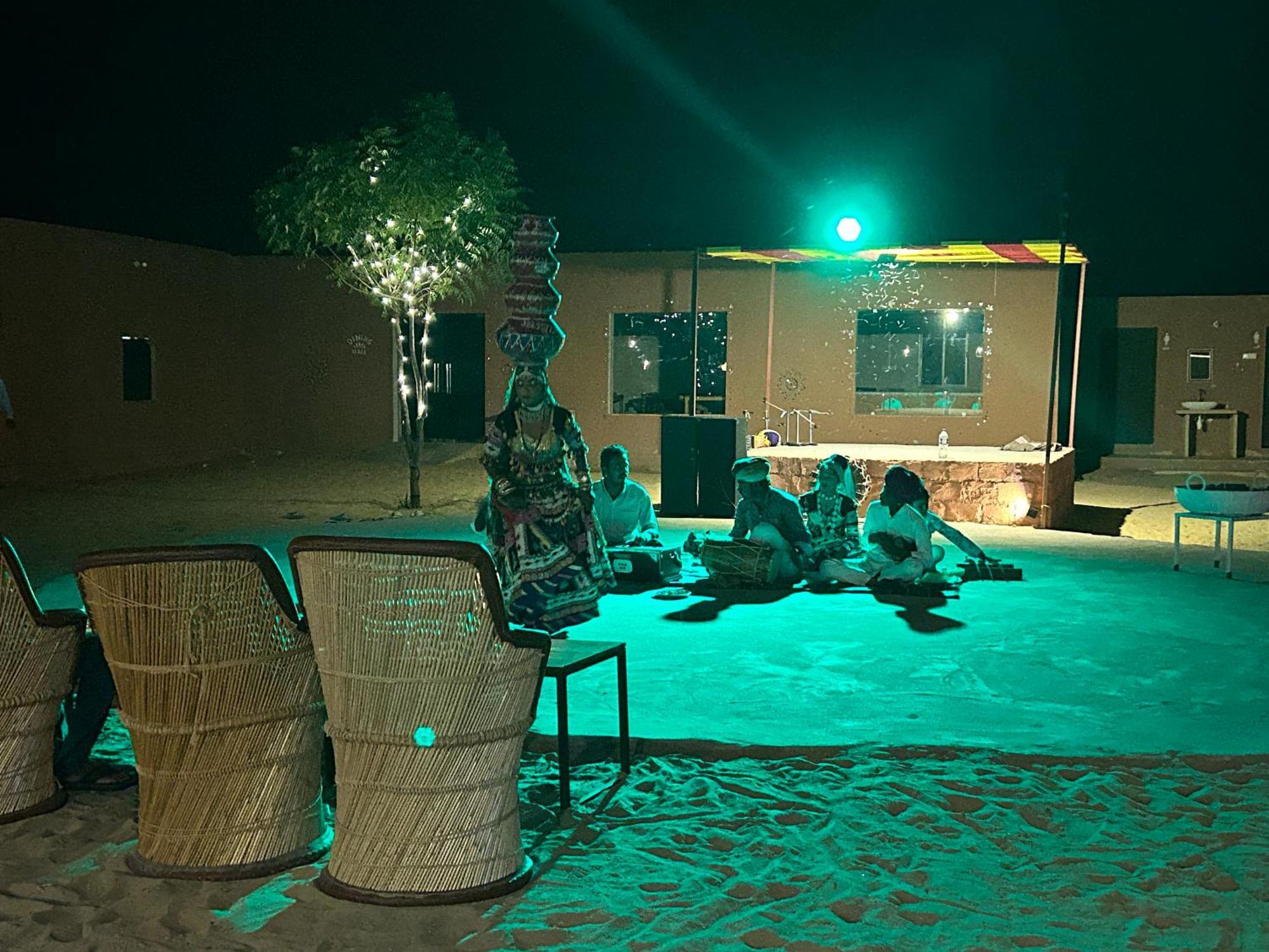 Sunny Desert Camp Kūri Exteriör bild